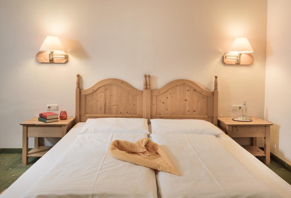 Aurora Appartements Inklusive Freiem Thermeneintritt Bad Hofgastein Ruang foto